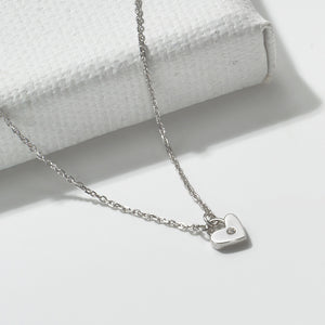 Lueur d’Amour Pendant Necklace