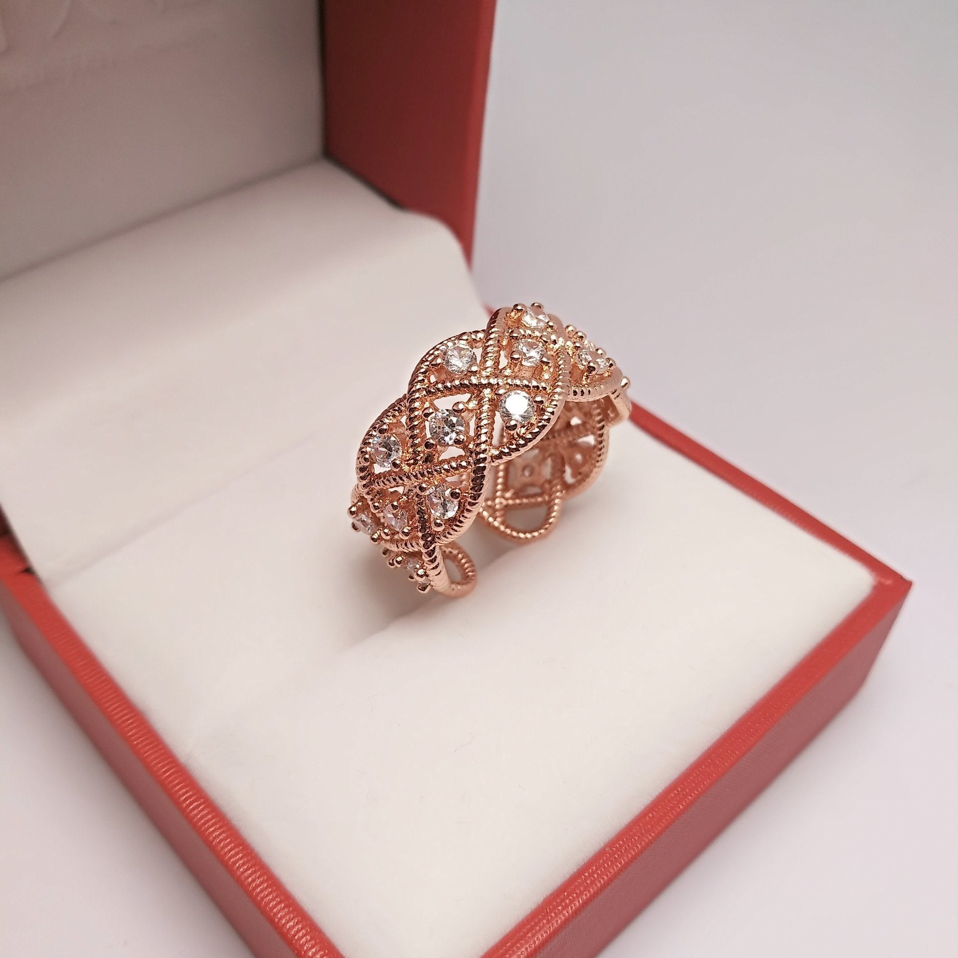 The Eternal Elegance Ring Stella Harte