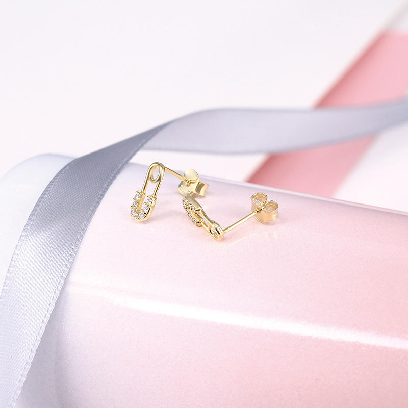 Glimmering U-Link Studs
