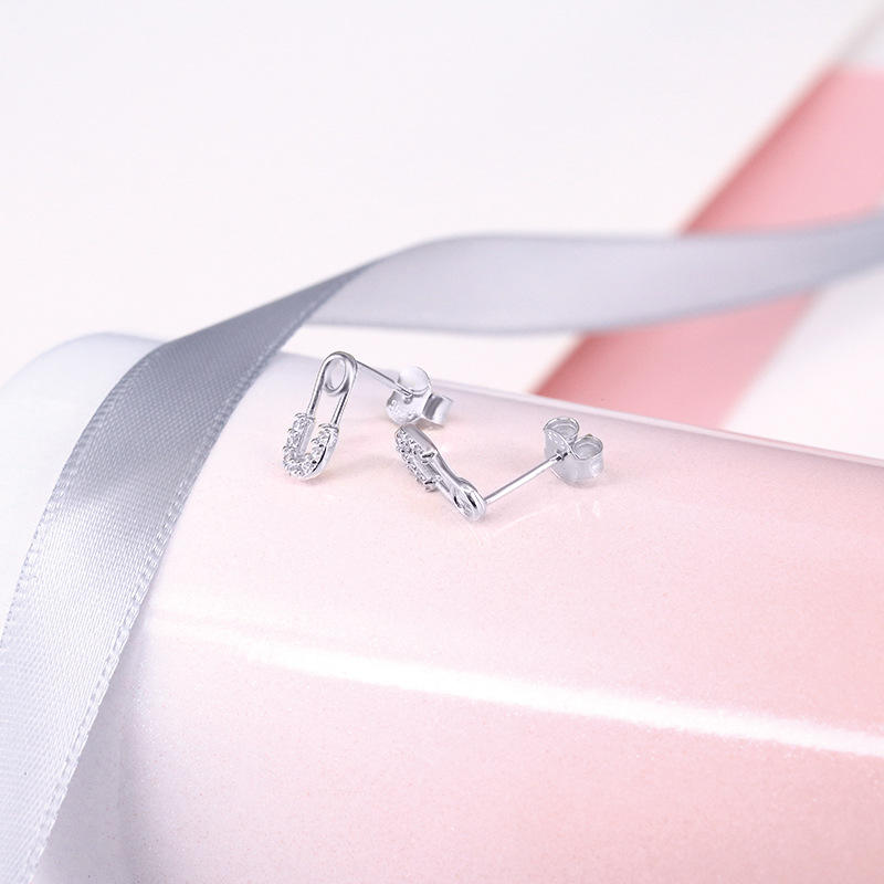 Glimmering U-Link Studs