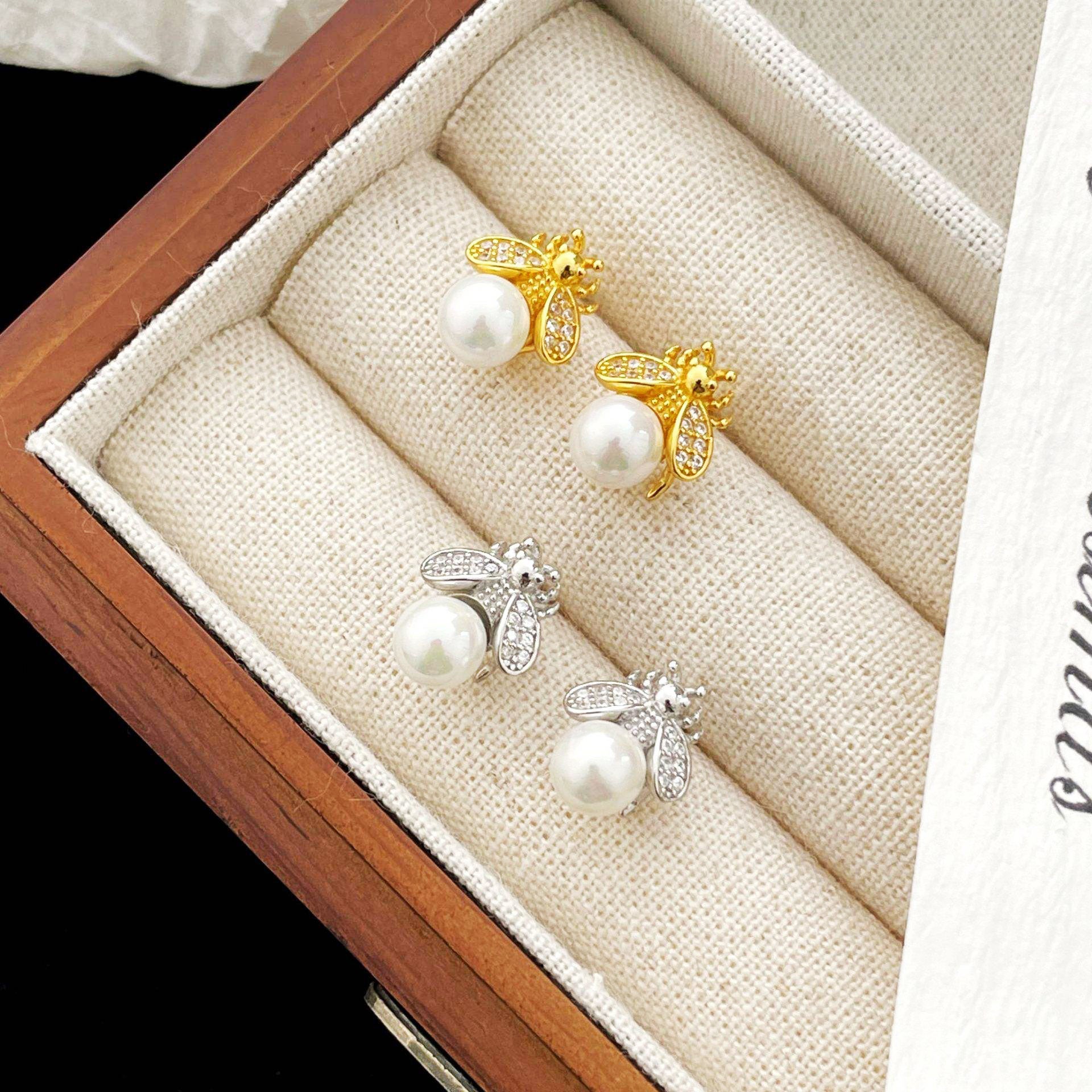 Buzzing Bee Pearl Studs