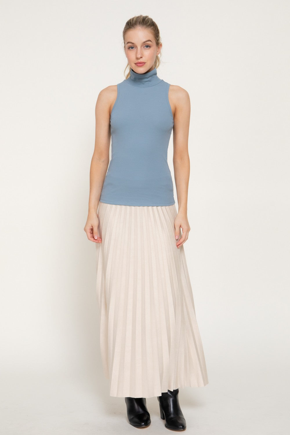 Sleeveless Turtle Neck Rib Knit Top