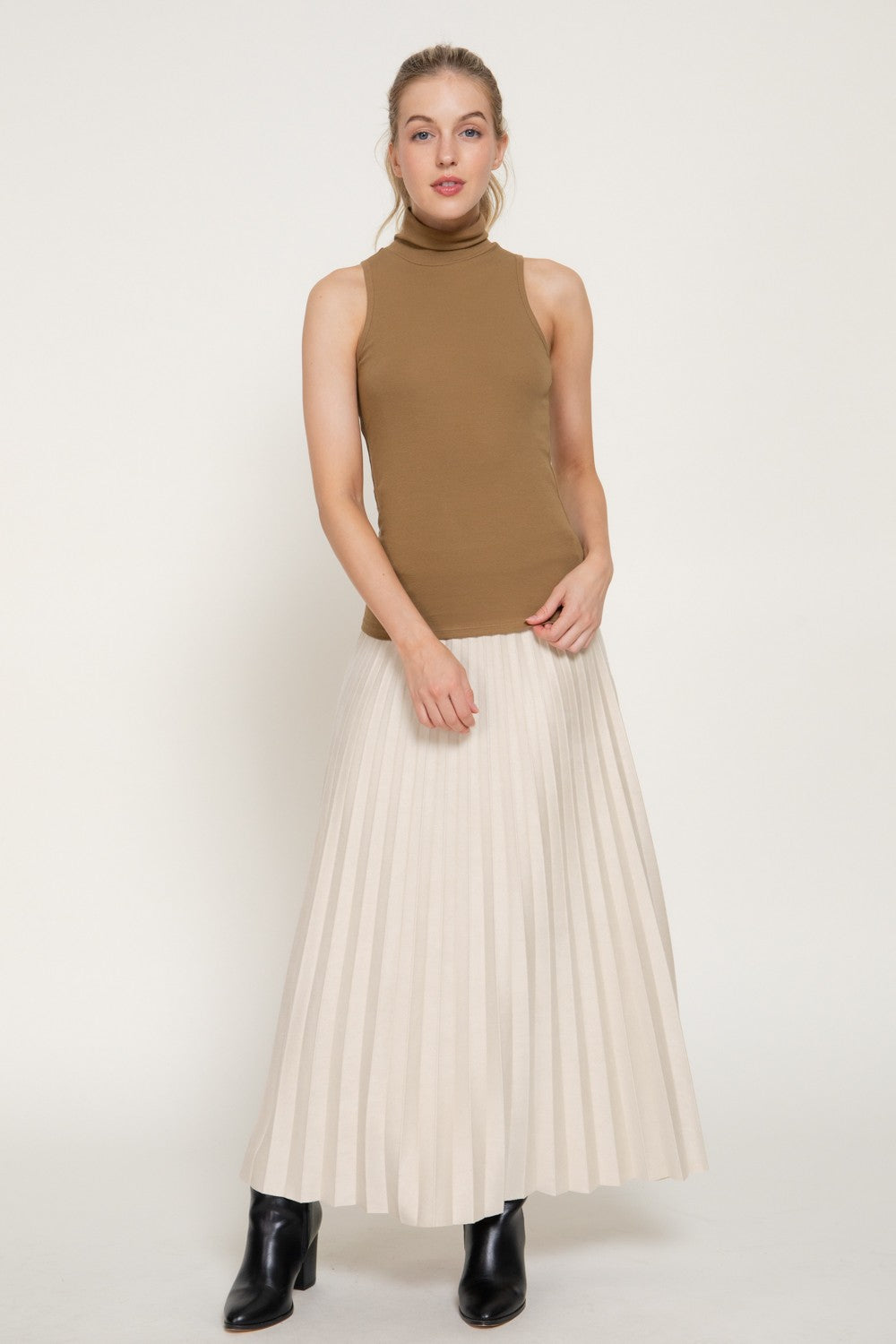 Sleeveless Turtle Neck Rib Knit Top