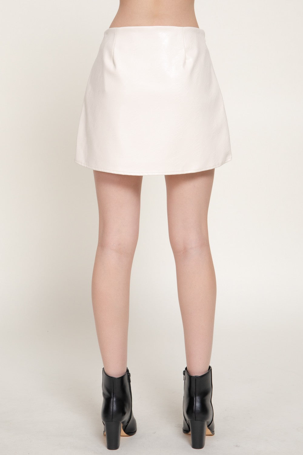 Metal Buckle Detail Faux Leather Mini Skirt