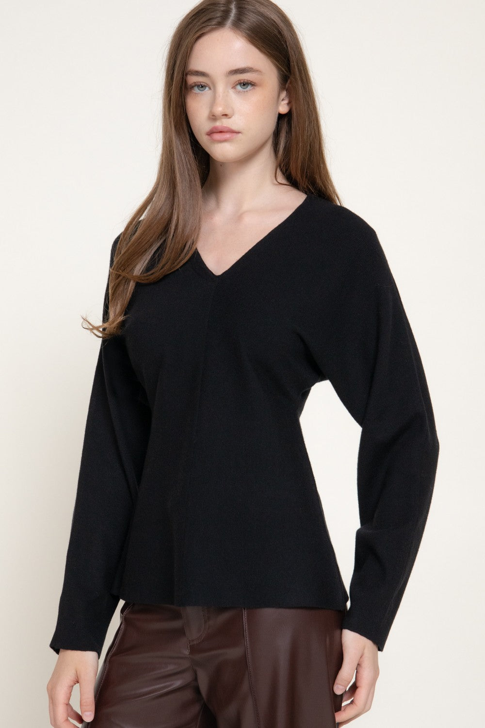 Long Sleeve V-Neck Fitted Waist Fine Knit Sweater