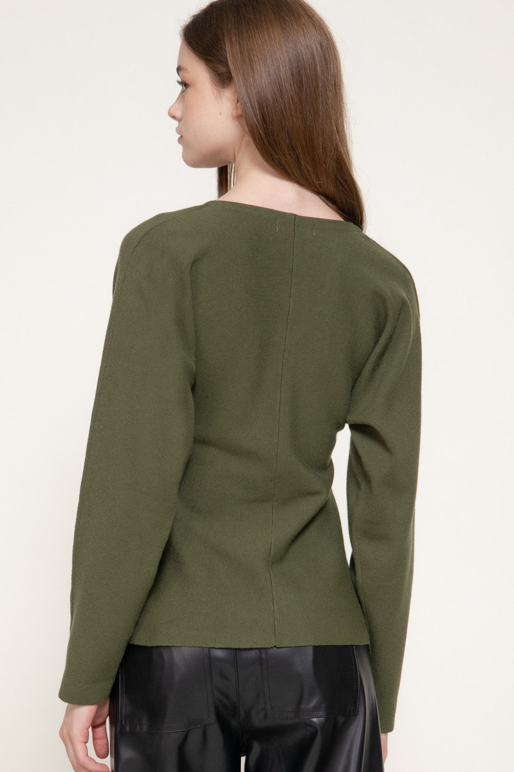 Long Sleeve V-Neck Fitted Waist Fine Knit Sweater