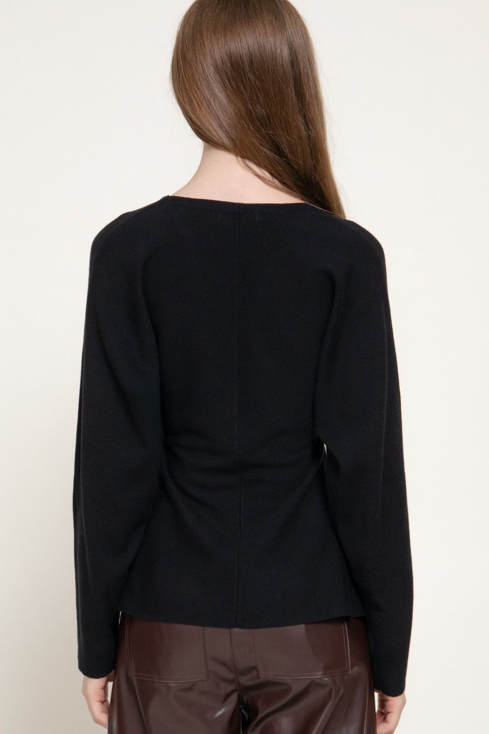 Long Sleeve V-Neck Fitted Waist Fine Knit Sweater