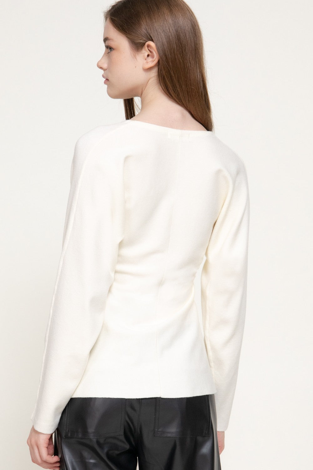 Long Sleeve V-Neck Fitted Waist Fine Knit Sweater