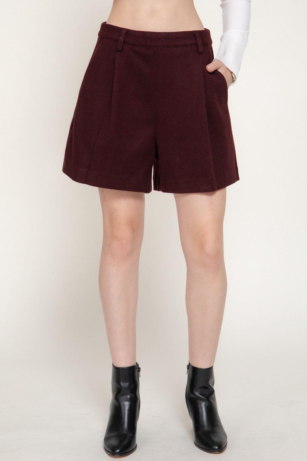 Pleated Soft Short Pants
