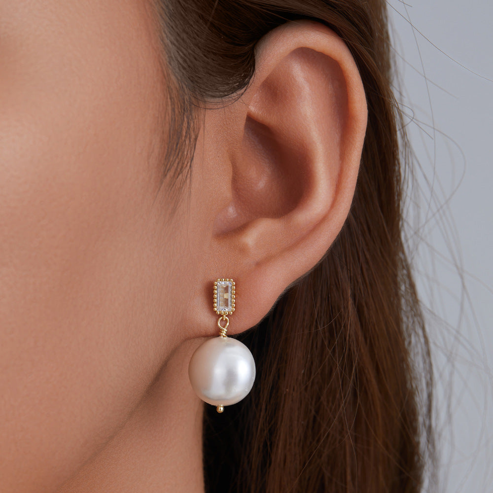Juliette’s ShellButton Earrings Stella Harte
