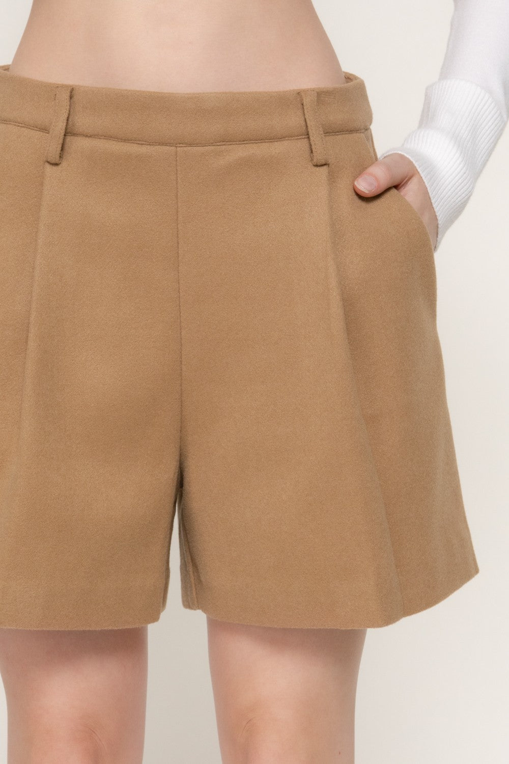 Pleated Soft Short Pants