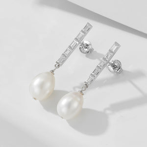 Olivia’s PearlChic Earrings Stella Harte