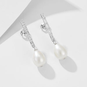 Olivia’s PearlChic Earrings Stella Harte