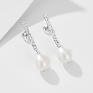 Olivia’s PearlChic Earrings