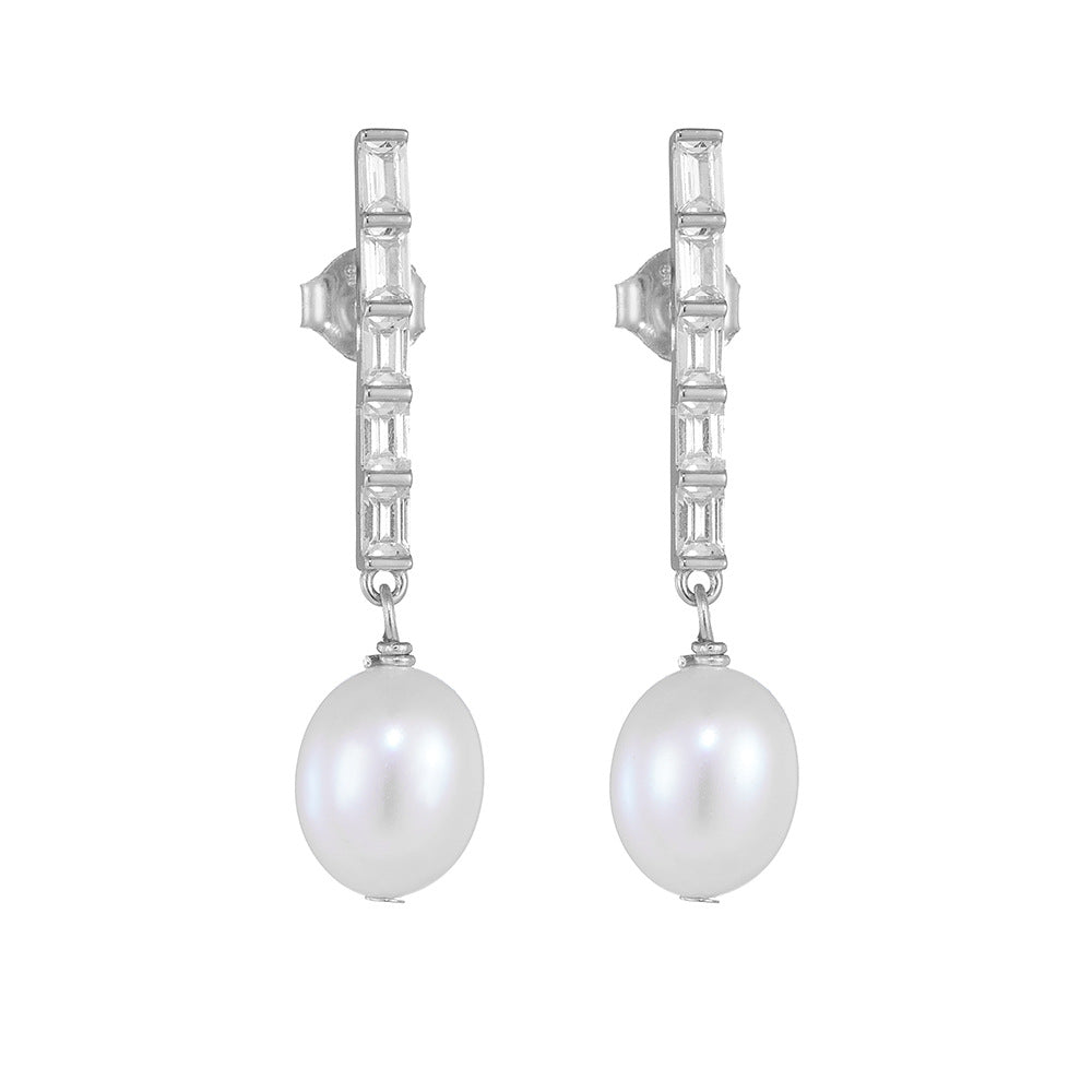 Olivia’s PearlChic Earrings