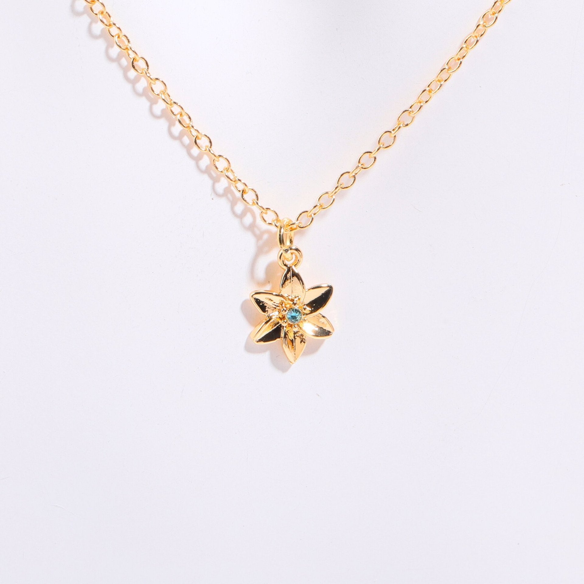 Mama's Bloom Birthstone Necklace Stella Harte