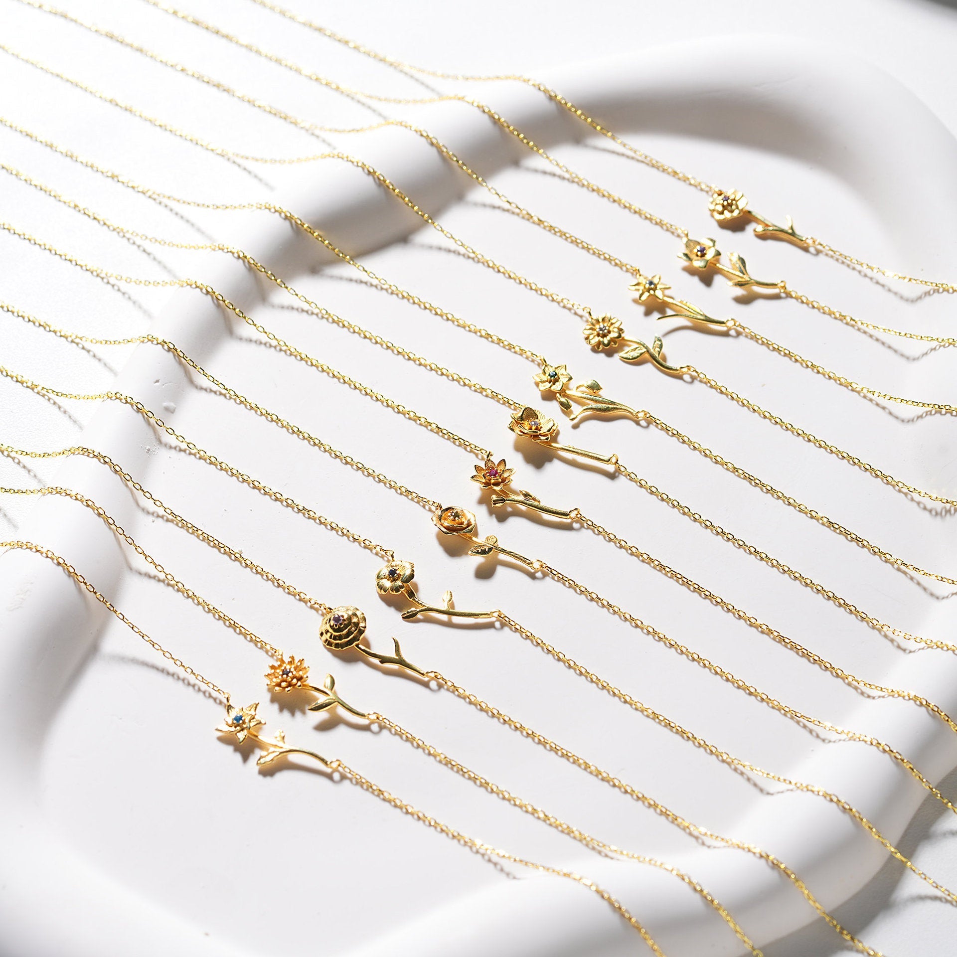 Mama's Bloom Birth Flower Necklace Stella Harte