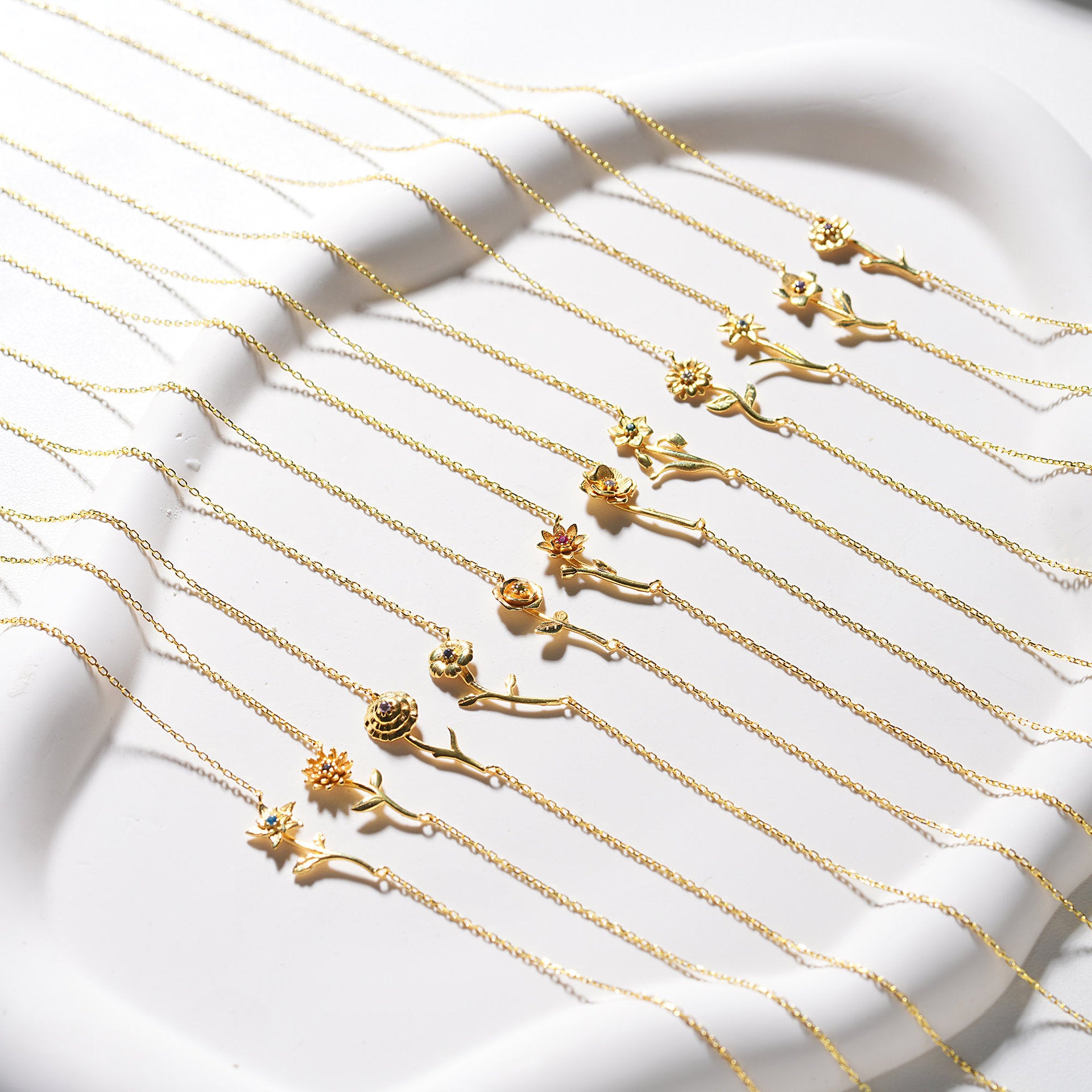 Mama's Bloom Birth Flower Necklace