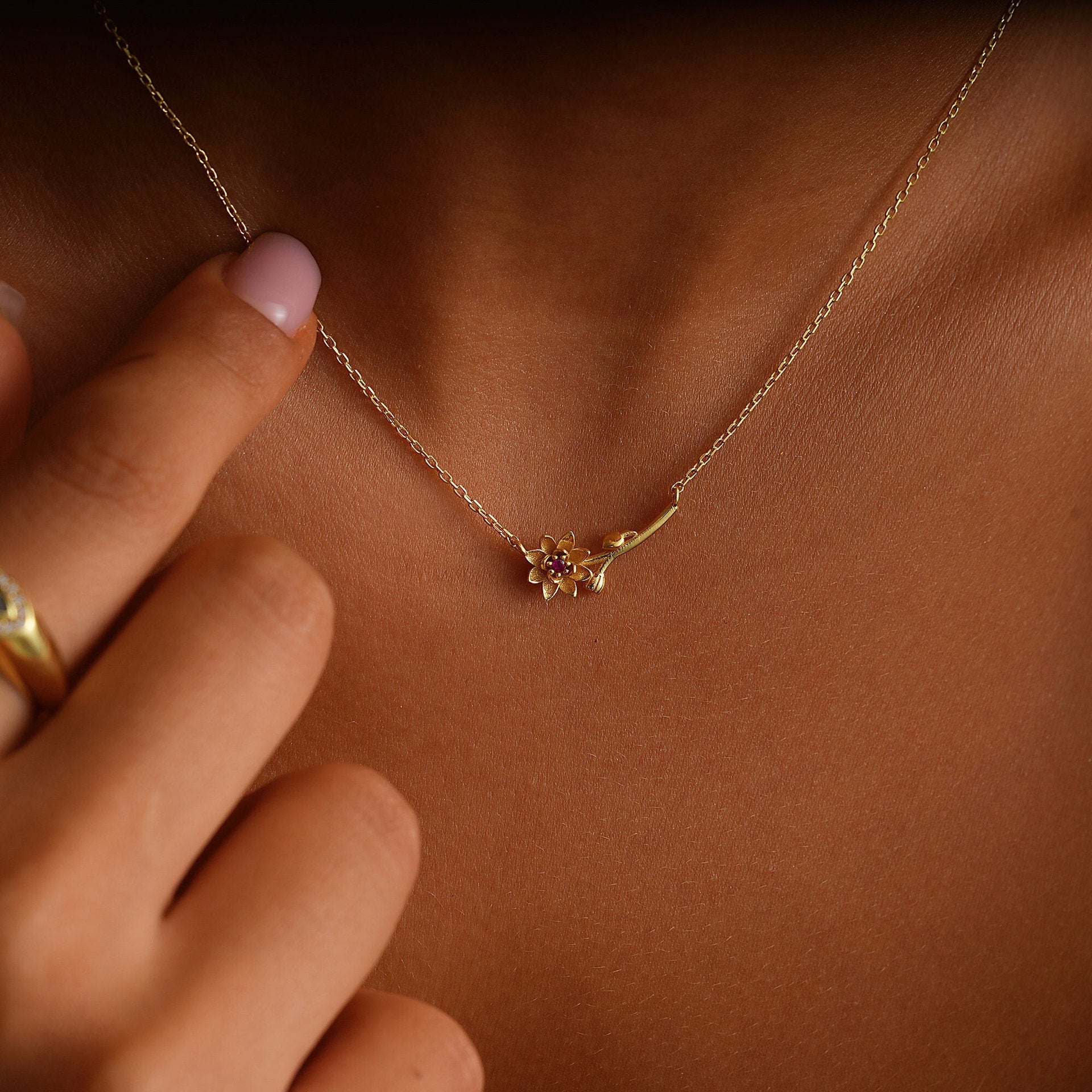 Mama's Bloom Birth Flower Necklace Stella Harte