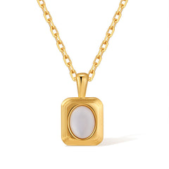 Oval Pearl Frame Necklace