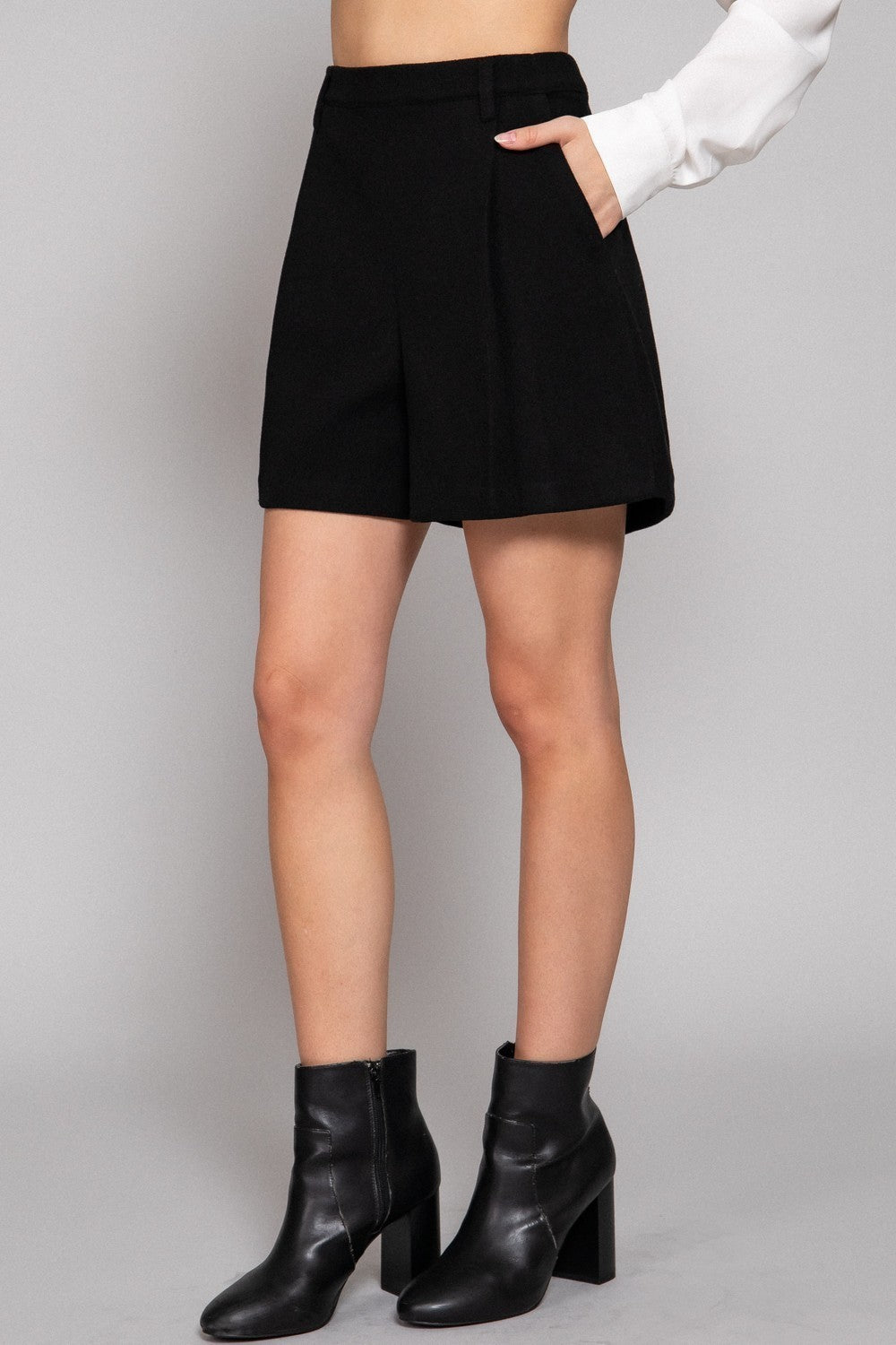 Pleated Soft Short Pants