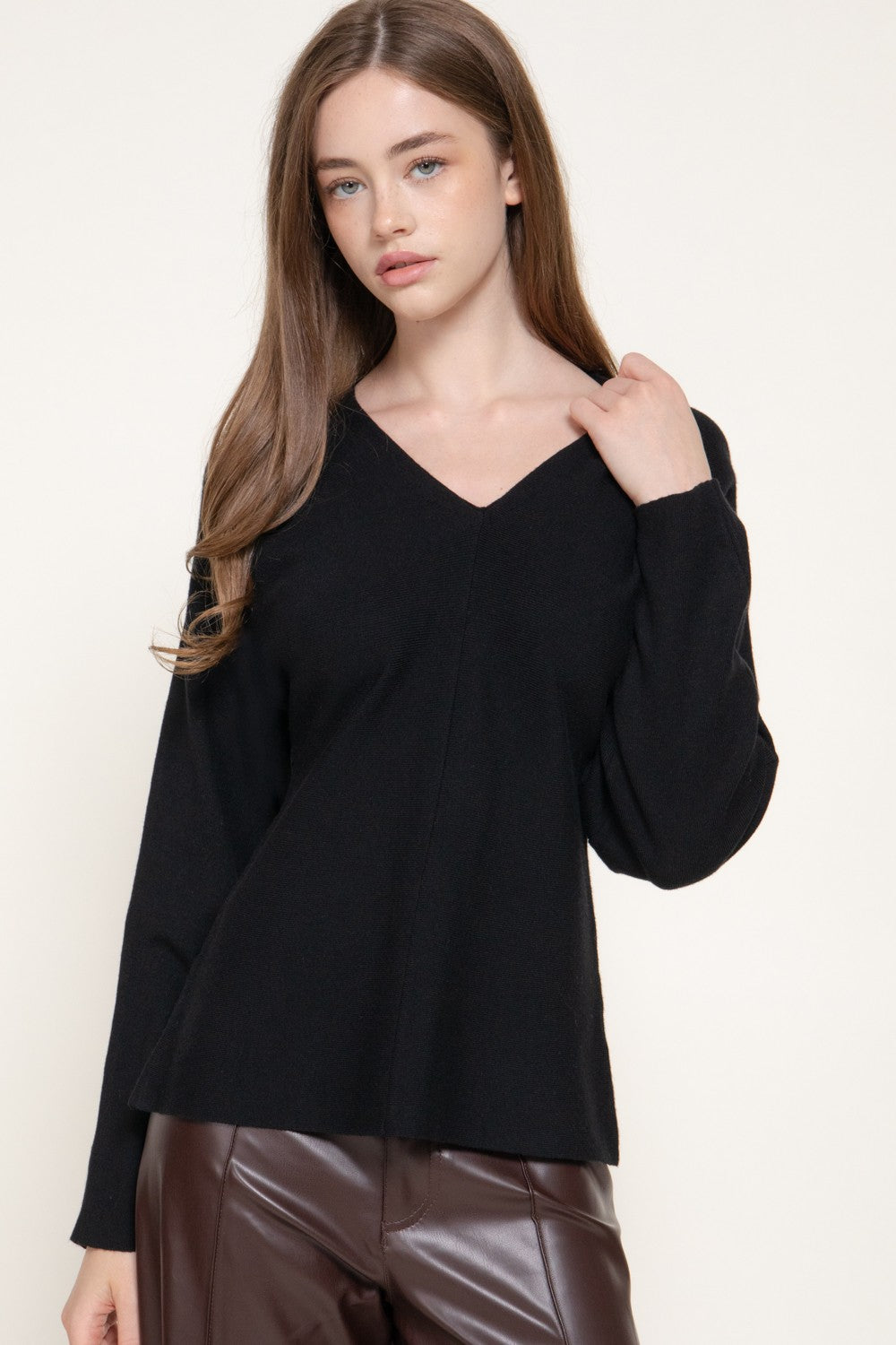Long Sleeve V-Neck Fitted Waist Fine Knit Sweater