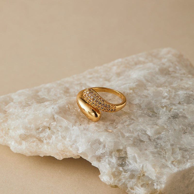 Swirl Pod Sparkle Ring