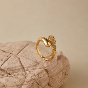 Swirl Pod Sparkle Ring