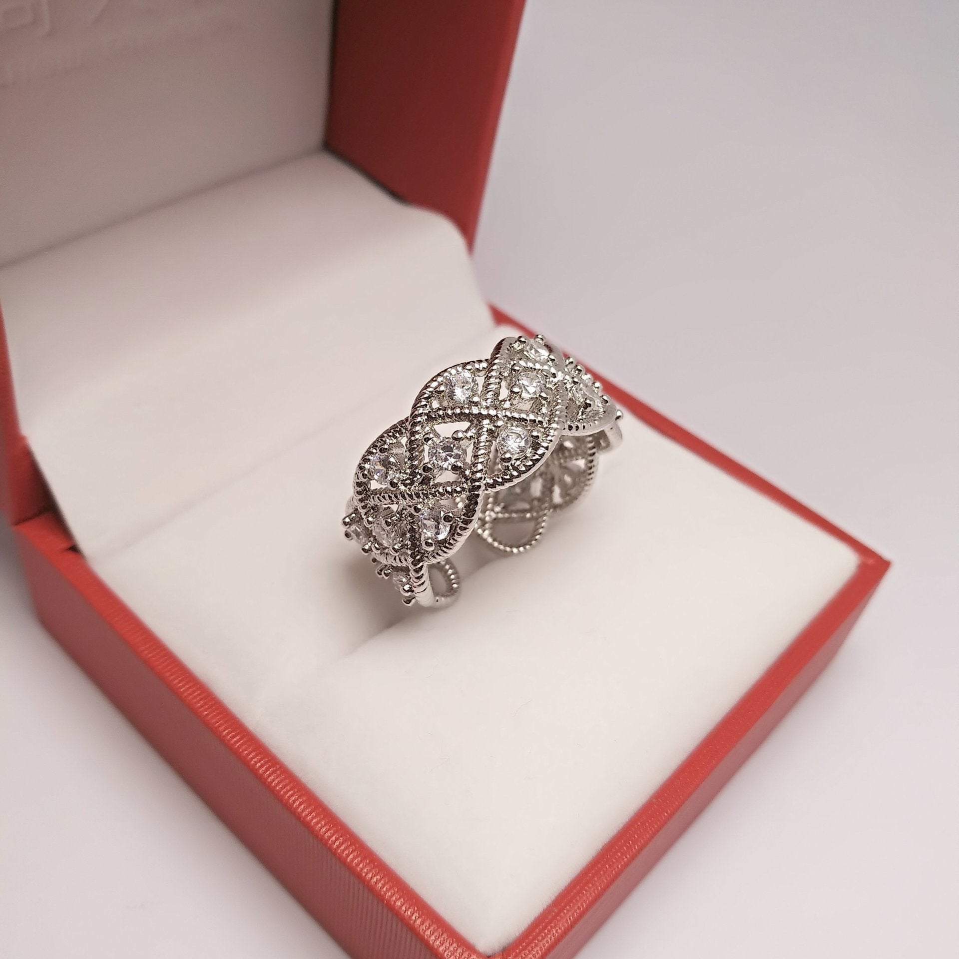 The Eternal Elegance Ring Stella Harte