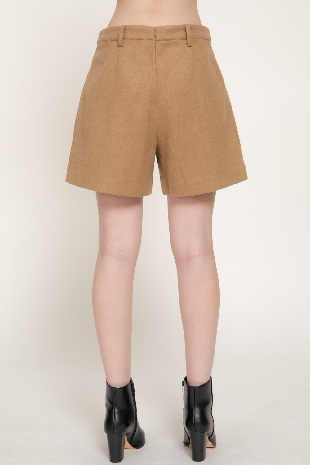Pleated Soft Short Pants
