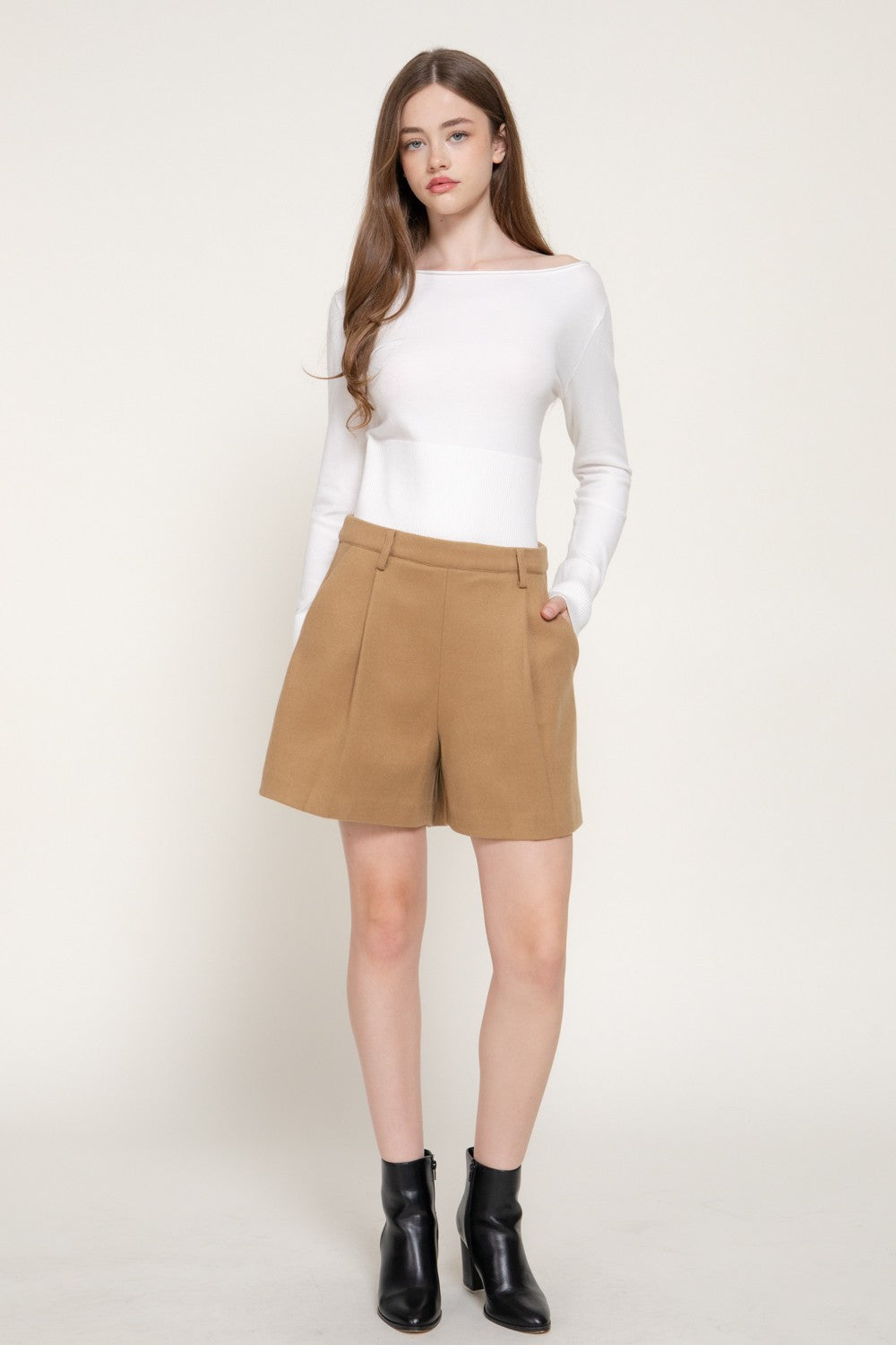 Pleated Soft Short Pants