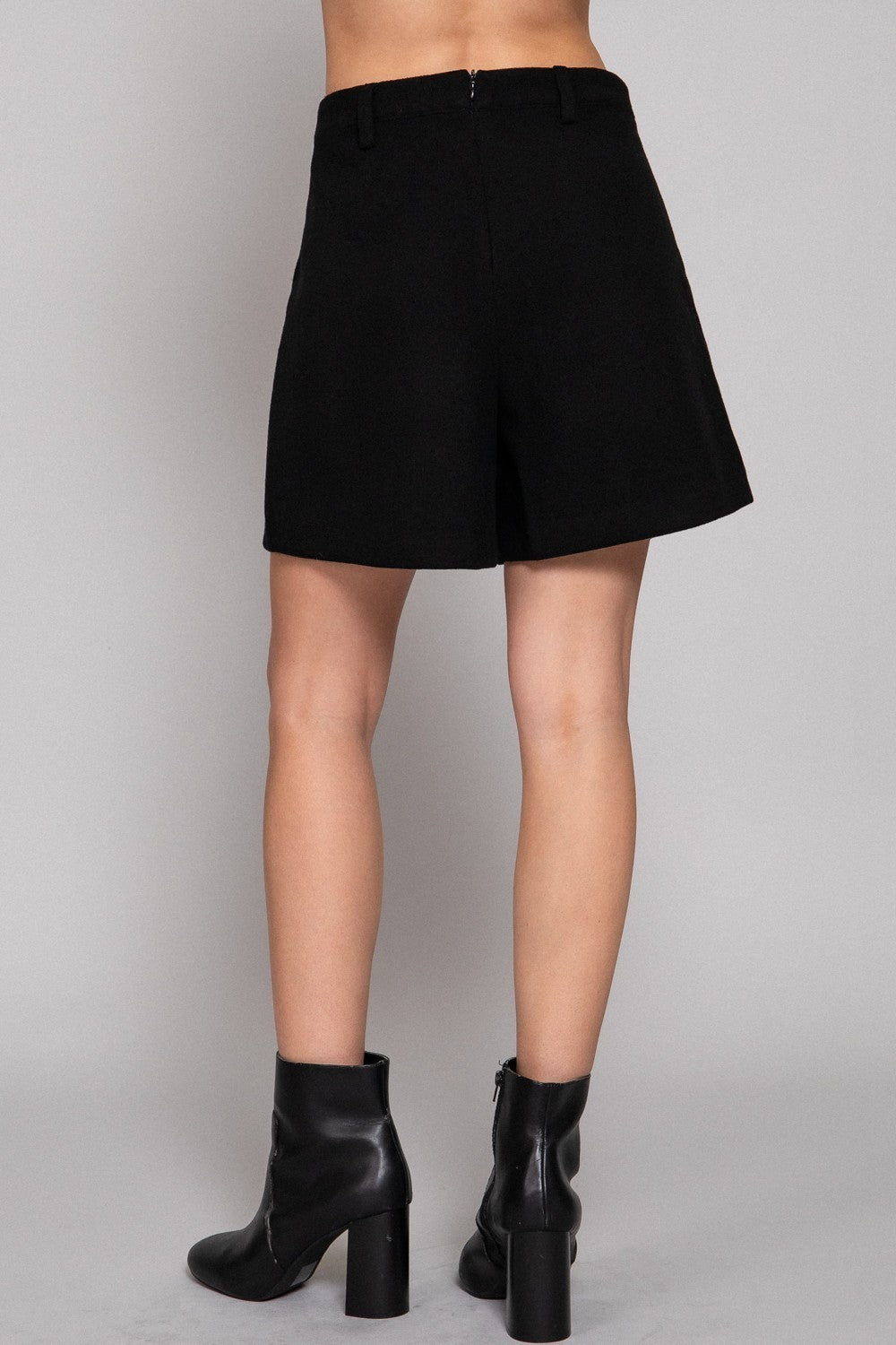 Pleated Soft Short Pants