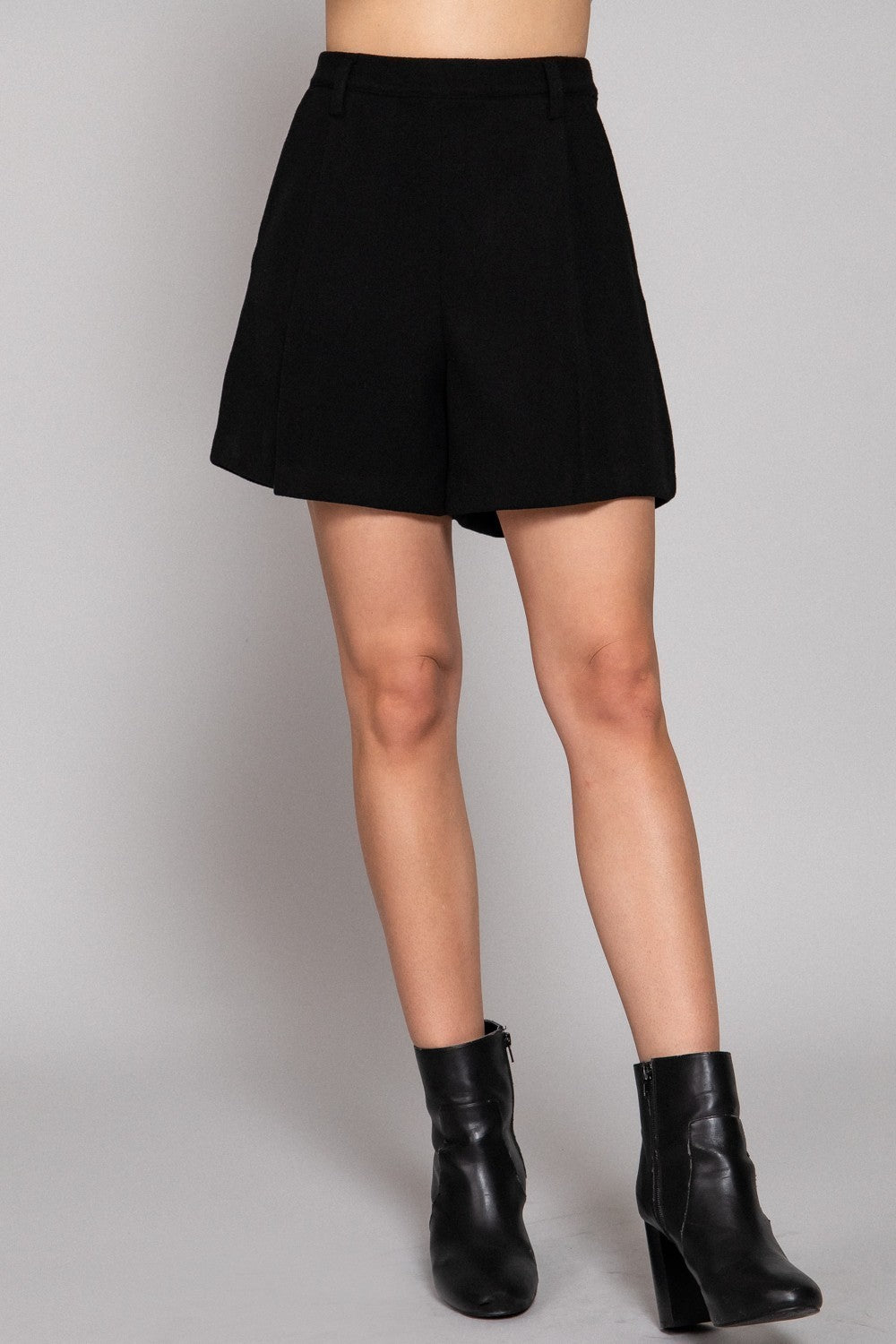 Pleated Soft Short Pants